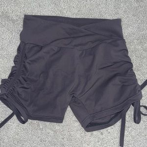 Pcheebum ruched shorts